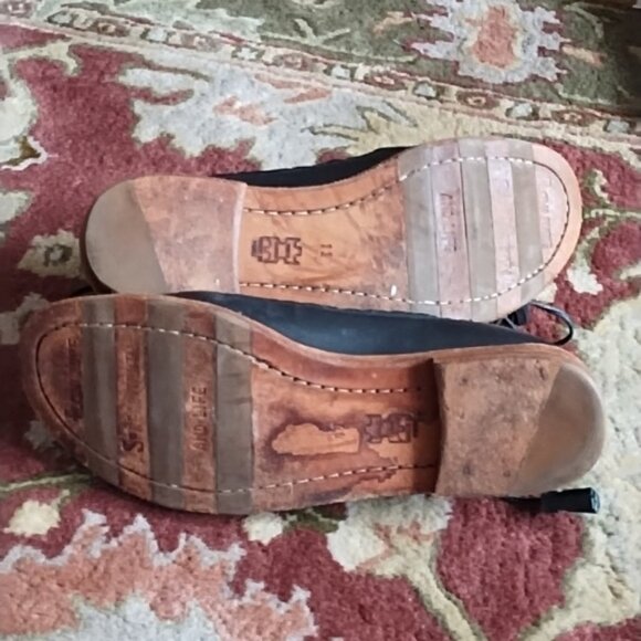 John Fluevog River Acre Black Leather Sandals 11 - Picture 11 of 13